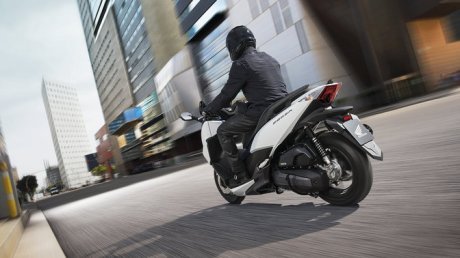 Kenalan Sama New Honda Forza 125, Skutik Jos Pabrikan Sayap pakai ABS harga Rp.84 Juta 07 Pertamax7.com