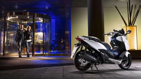 Kenalan Sama New Honda Forza 125, Skutik Jos Pabrikan Sayap pakai ABS harga Rp.84 Juta 09 Pertamax7.com