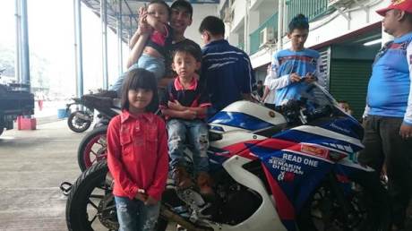 LiputanSekeluarga menonton Seri 3 Yamaha Sunday Race di Sentul International Circuit pertamax7.com