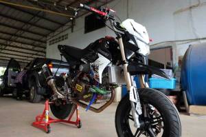 Modifikasi Kawasaki KSR 110 pakai Mesin Honda CBR150R Karbu ini Imut tapi sadis 12&nbsp;Pertamax7.com