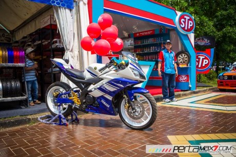 Modifikasi Yamaha R15 pake velg Lebar V-Rossi Ala Yamaha R25 double diskbrake depan ini memang jos 01 Pertamax7.com