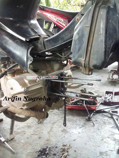 Bongkar Mesin Suzuki Shogun SP setelah 10 Tahun masih Jos, eh Yamaha New Vixion-nya 2 Tahun sudah Lecet 03 Pertamax7.com