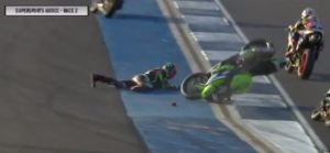 Detik detik yudhistira terjatuh di race 2 final asia road racing championship 2015 kelas supersport 600 cc 04&nbsp;Pertamax7.com