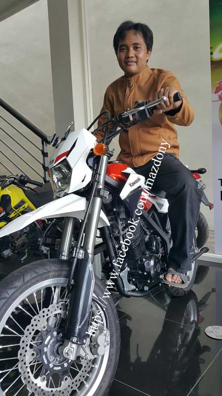 Gaya Bos Komputer beli Kawasaki D-Tracker Di TulungAgung, Sumringah Tenan 06 Pertamax7.com