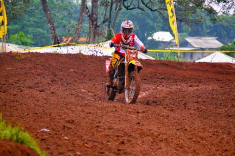 Geber Viar Cross X 250, Piters Tanujaya Sabet Podium di Grand Final Kejurnas MotoCross 2015  pertamax7.com  1
