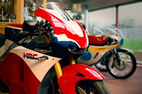 Ini dia Pemilik Honda RC213V-S Pertama di Dunia 03 Pertamax7.com