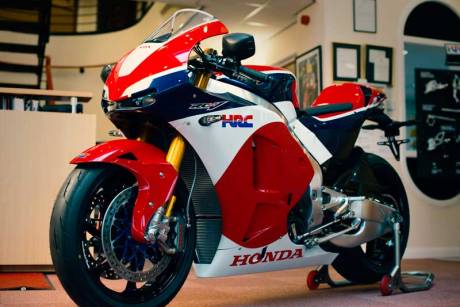 Ini dia Pemilik Honda RC213V-S Pertama di Dunia 04 Pertamax7.com