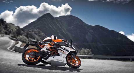 KTM-RC390-cornering-pertamax7.com-.kpg