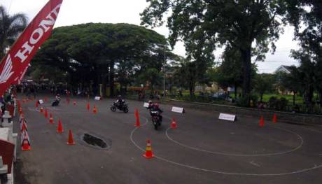 liputan Ajari Ilmu Balap ke Komunitas, AHM Gelar All New Honda CB150R Streetfire Track Day 03 Pertamax7.com