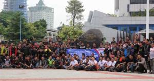 Liputan Klub-klub-V-Ixion-Jabodetabek-berfoto-bersama-di-area-Kantor-Menpora-Senayan-Jakarta Pertamax7.com