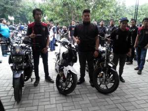 Liputan Motor-V-Ixion-edisi-tahun-2007-dan-V-Ixion-dengan-kilometer-terjauh-di-komunitas-V-Ixion-Jabodetabek-bersama-pemilik-masing-masing-yang-hadiri-di-acara-baksos Pertamax7.com