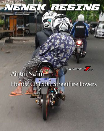 Nenek-Bonceng-Suzuki-Satria-Ban-Cacing,-Resing-men...-pertamax7.com-