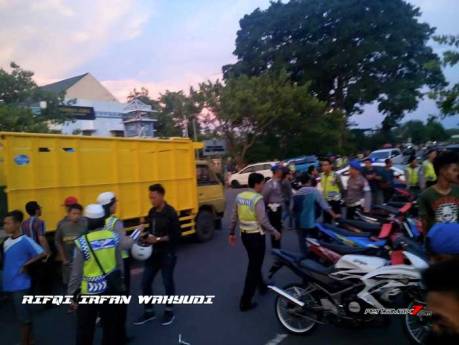 Operasi Cipta Kondisi Ratusan Motor Ban Cacing Tidak Standar Tanpa Kelengkapan Diangkut Truk Di Simpang Lima Gumul Kediri , Ada Yang Nangis 01 Pertamax7.com