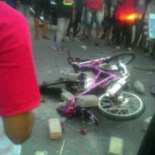 Orang Mabuk Mau Bubarkan Balap Liar Akhirnya Di Masa Dan Suzuki Satria F Ban Cacingnya Dibakar Di Kediri, Bingung Euy 04 Pertamax7.com