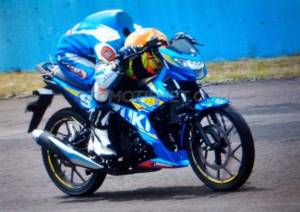pebalap suzuki satria F injeksi nunduk banget di&nbsp;sentul