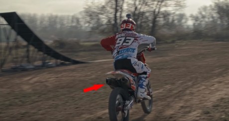 Video Backflip Marquez pakai Trail ternyata Palsu, Tipuan April Mop di 28 Desember 2015 02 Pertamax7.com
