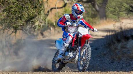 Kenalan Dengan Honda CRF150F, Motor Khusus Off-Road Bermesin Mirip New Megapro Musuhnya Kawasaki KLX 140 Nih 01 Pertamax7.com