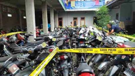 Polres Ponorogo Bersama Polres Megetan Ungkap Jaringan Curanmor, 168 Motor 54 Mobil Dan 8 Truk Diamankan Di Sebuah Gudang 05 Pertamax7.com