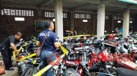 Polres Ponorogo Bersama Polres Megetan Ungkap Jaringan Curanmor, 168 Motor 54 Mobil Dan 8 Truk Diamankan Di Sebuah Gudang 08 Pertamax7.com