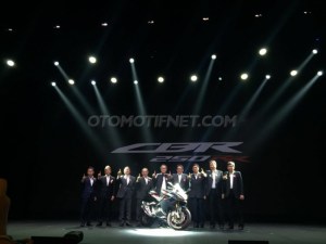 61571-nih-harga-honda-cbr250rr-ada-dua-tipe-abs-dan-non-abs