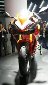 tampak depan headlamp All New Honda CBR250RR Merah seperti bertumpuk&nbsp;Pertamax7.com